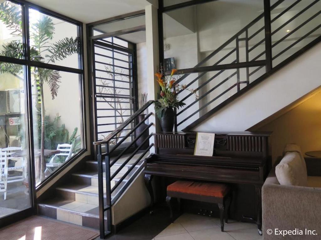 D' Leonor Hotel Davao Экстерьер фото