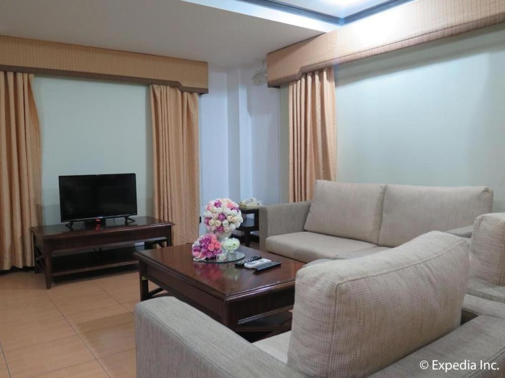 D' Leonor Hotel Davao Экстерьер фото