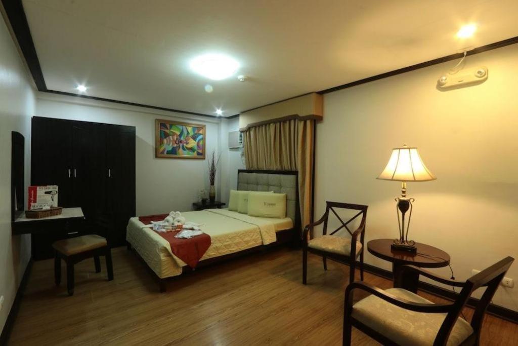 D' Leonor Hotel Davao Экстерьер фото