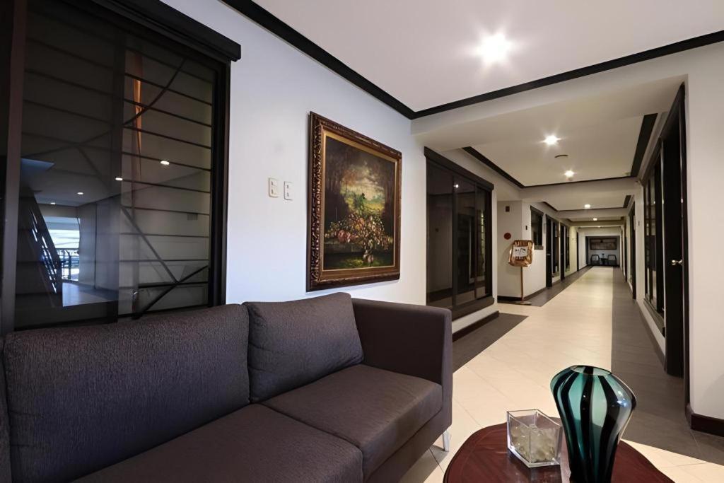 D' Leonor Hotel Davao Экстерьер фото